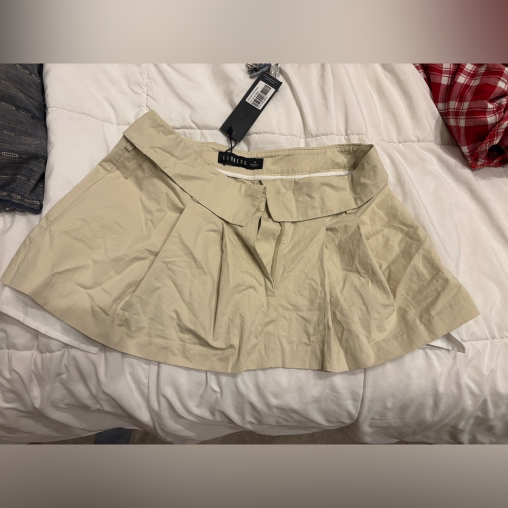 Lioness Cream Pleated Skirt